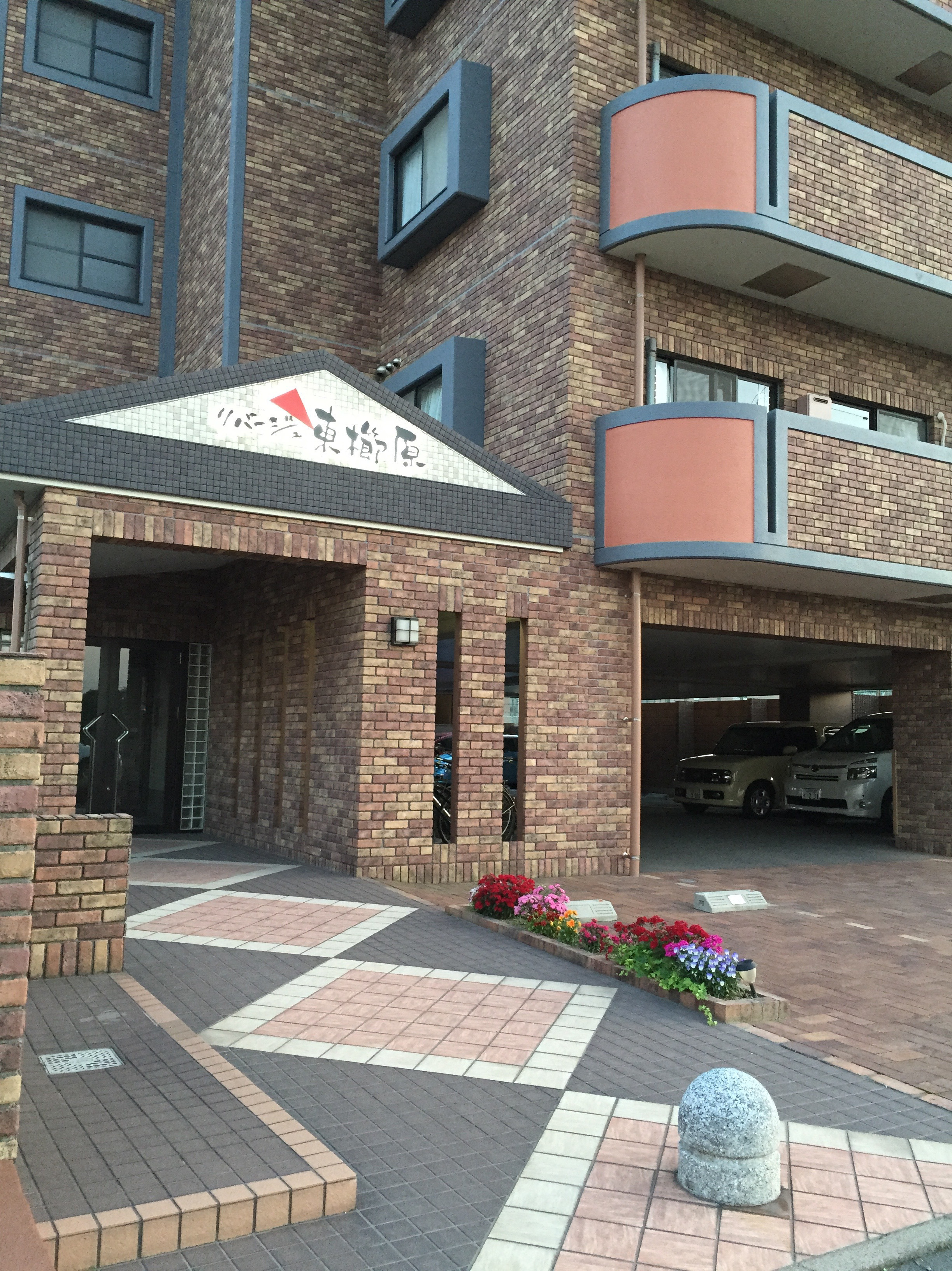 リバージュ東櫛原賃貸マンションビル正面